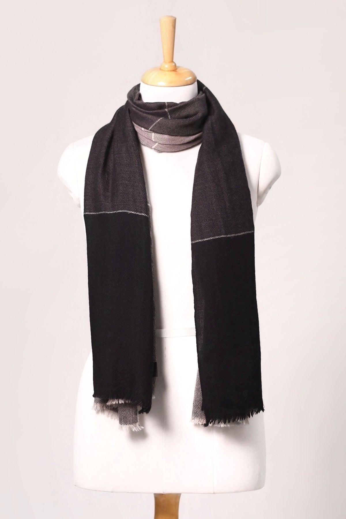 Shadow Blocks Herringbone Wool Scarf - Black Grey | SVEŽElife