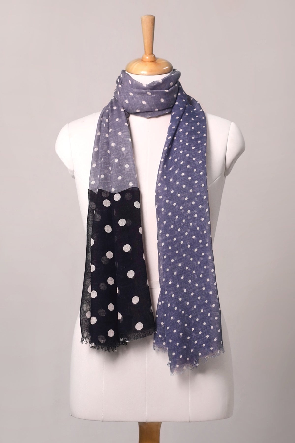 Indigo Crest Polka Dot Print Linen Blend Scarf - Blue | SVEŽElife