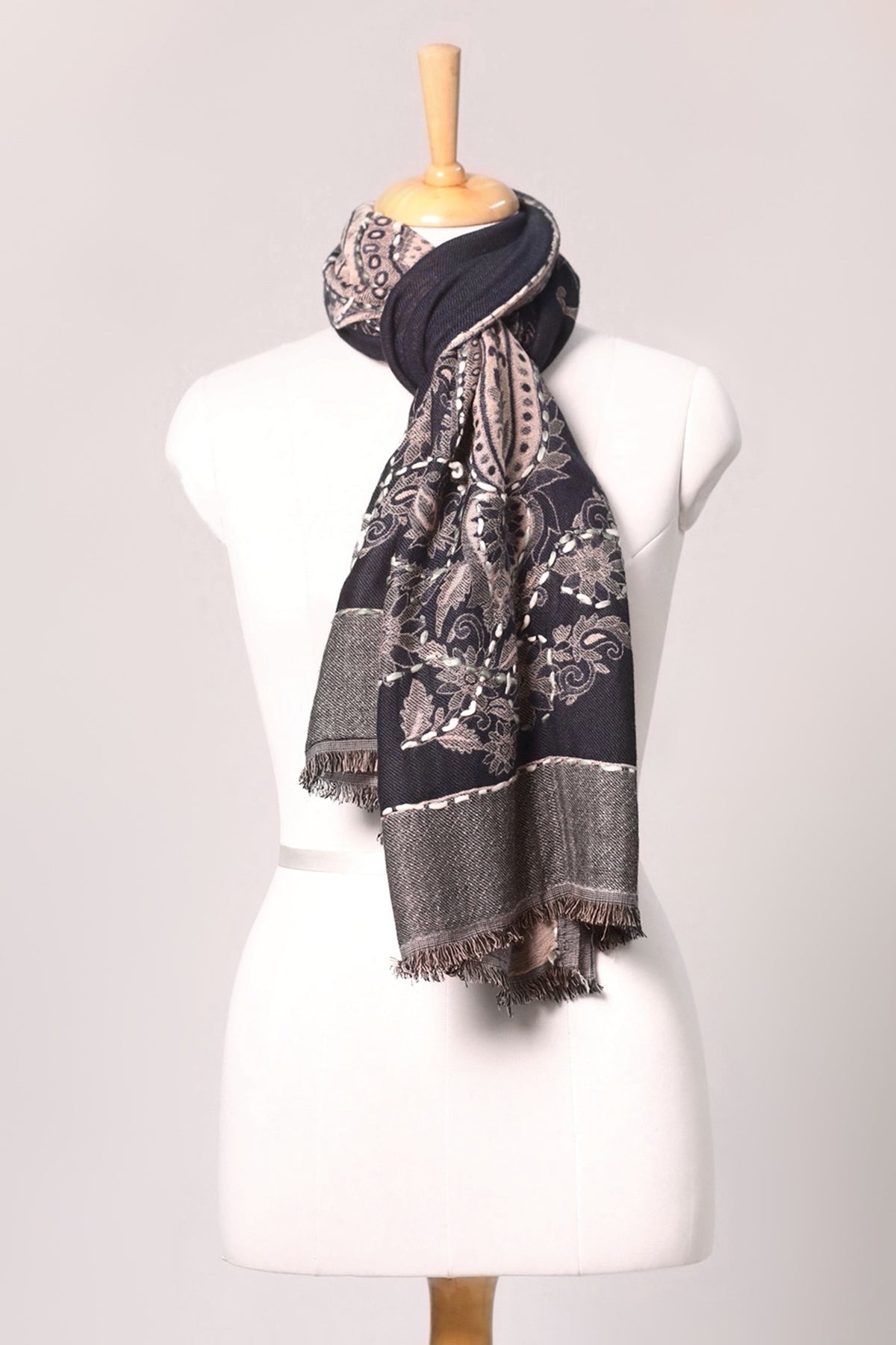 Reversible Paisley Jacquard Cotton Viscose Scarf – Navy Ivory | SVEŽElife