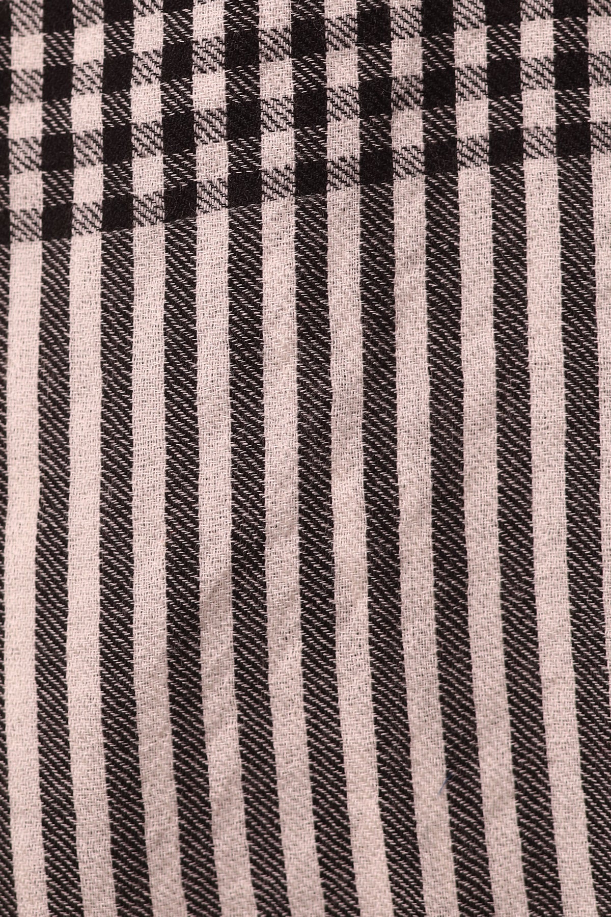 Classic Gingham Woven Wool Scarf with Tassels - Black White | SVEŽElife