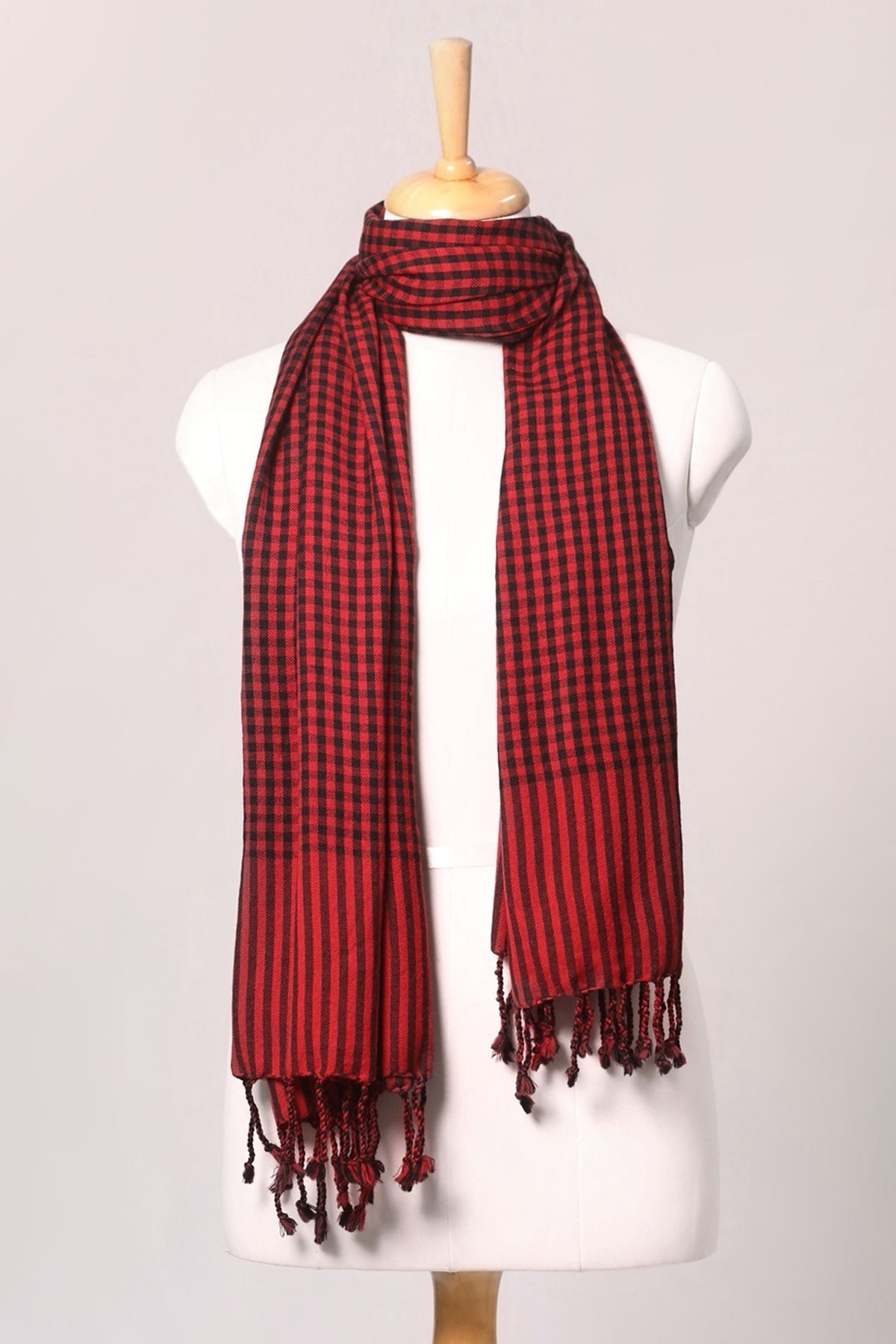 Classic Gingham Woven Wool Scarf with Tassels - Red Black | SVEŽElife