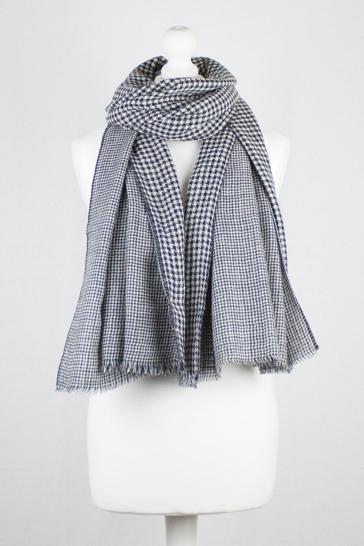 Reversible Hounds-tooth Merino Wool Scarf - White Black